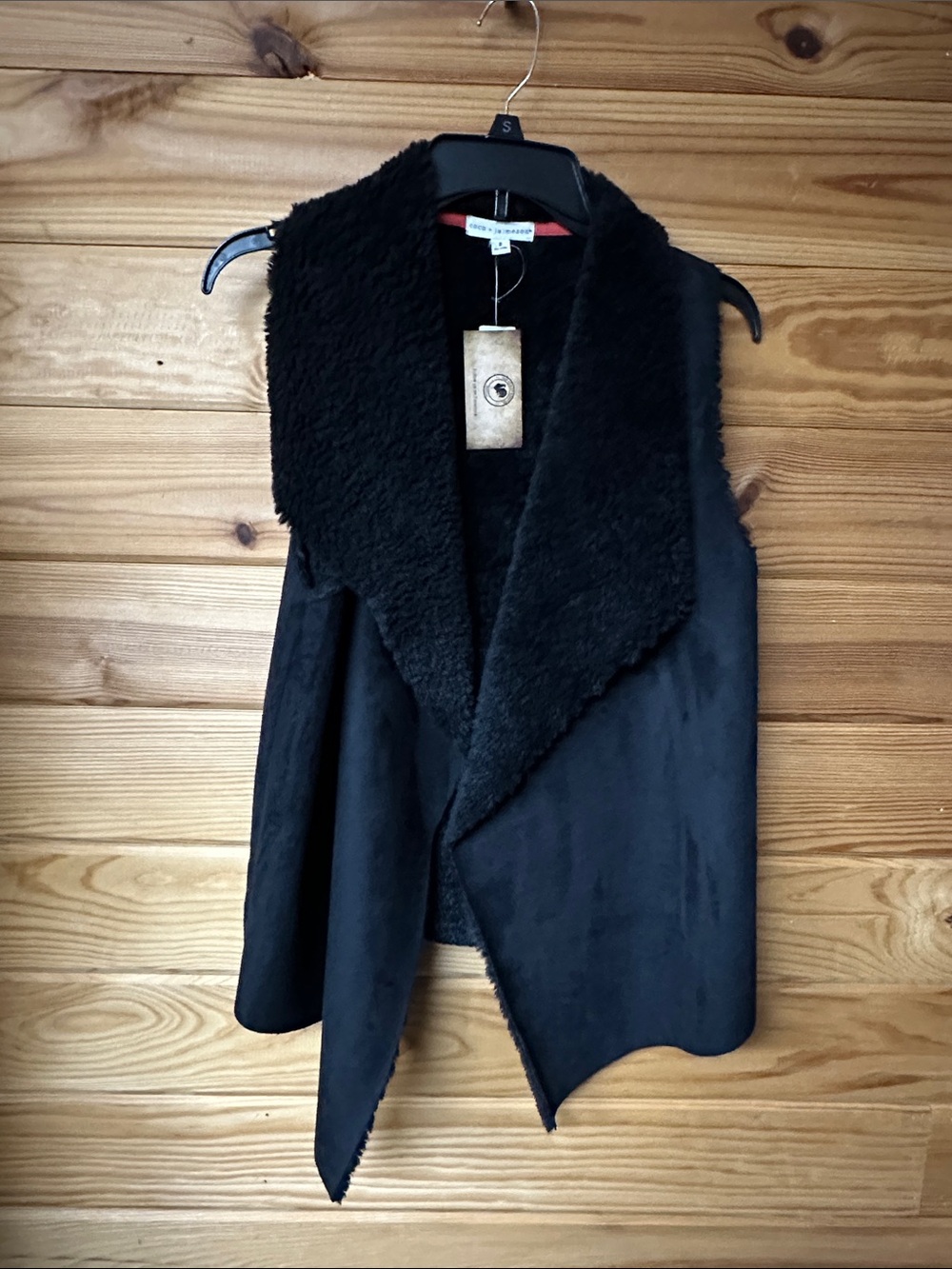 Coco+Jaimeson Women’s Black Faux Shearling Draped Vest Size S